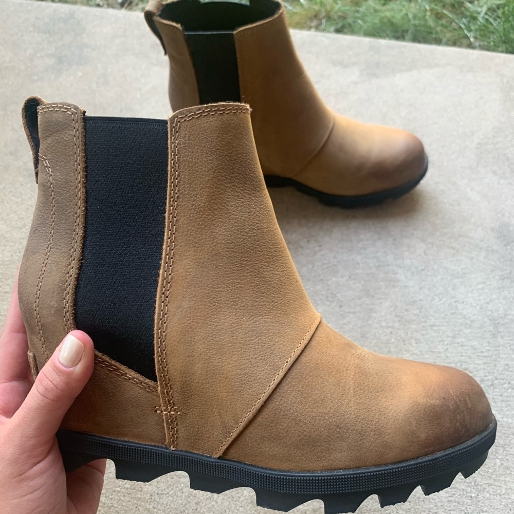 Like New! Joan of Arctic Wedge II Chelsea Bootie